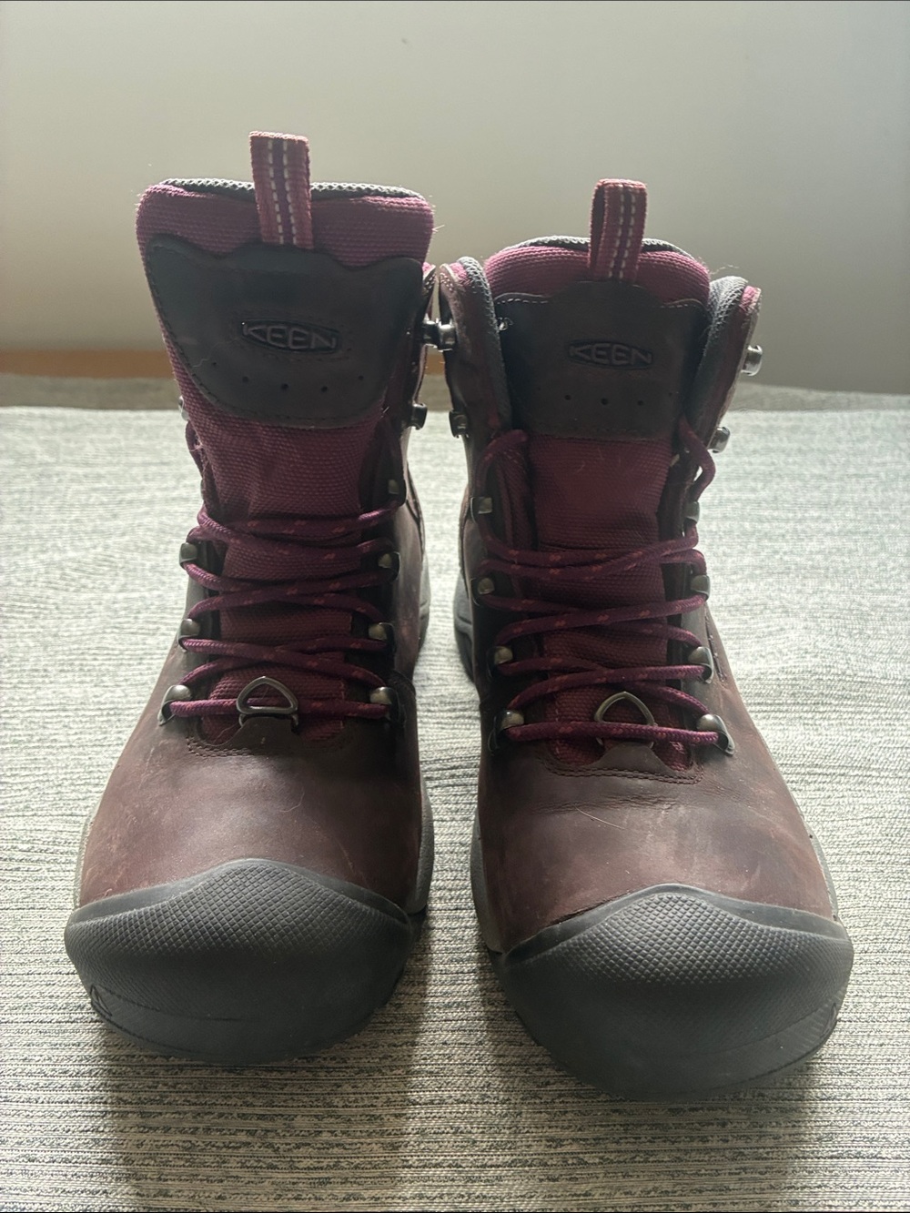 Size 7 women’s Keen Revel III hiking boots.